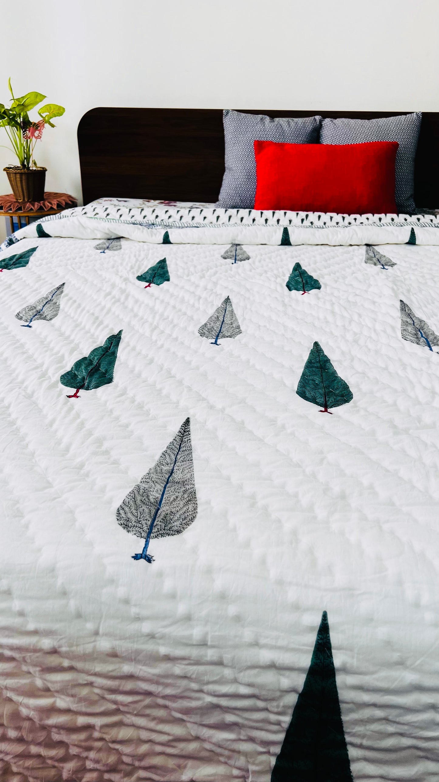 Evergreen and Black Mul Mul Cotton Block Printed King Size Reversible Quilt
